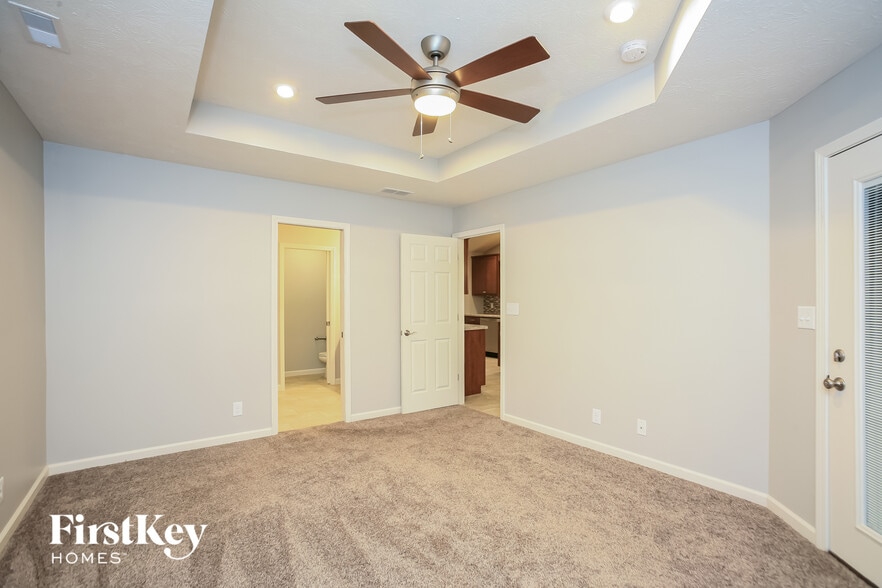 Building Photo - 900 Foxglove St