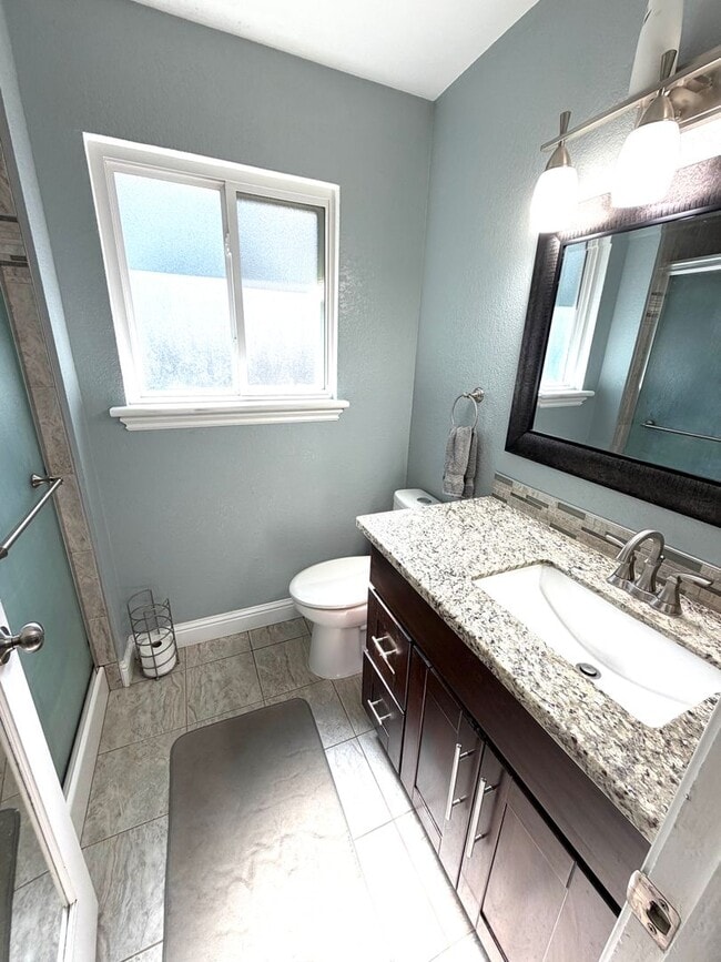 Building Photo - Desirable Home in Lincoln Village – A must see!