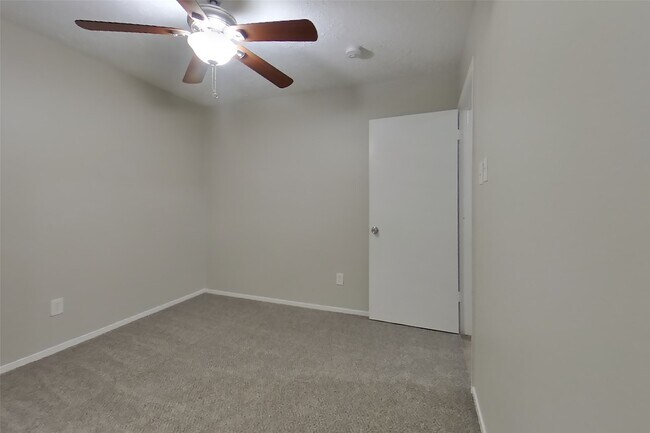Building Photo - 7331 Millbrae Ln