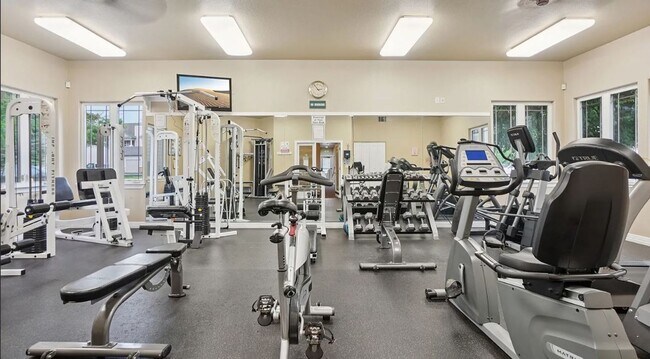 Building Photo - Spacious Condo with Central AC and Washer/...