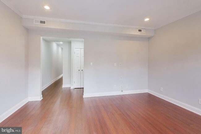 Building Photo - 1724 21st St NW