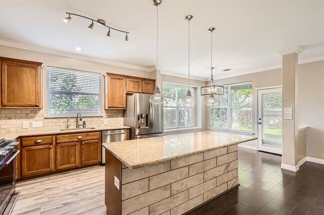 Building Photo - 20321 Wayzata Ct
