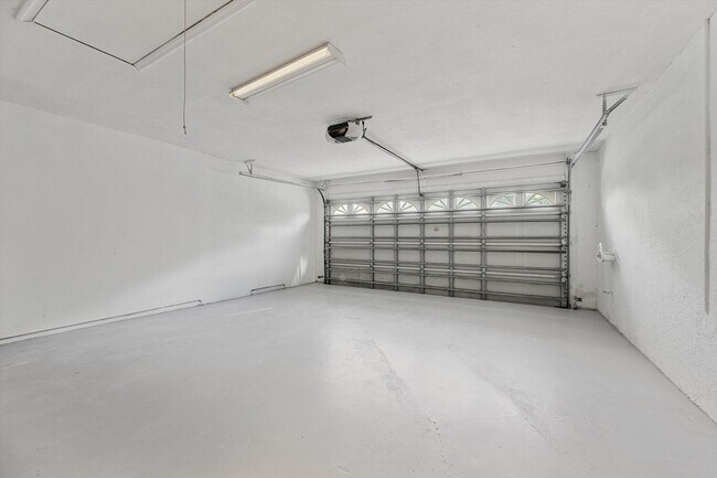 Building Photo - 1851 Oak Berry Cir