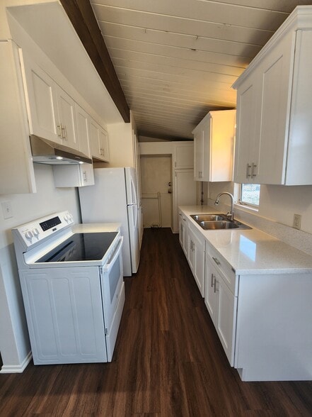 Kitchen - 6024 Baileya Ave