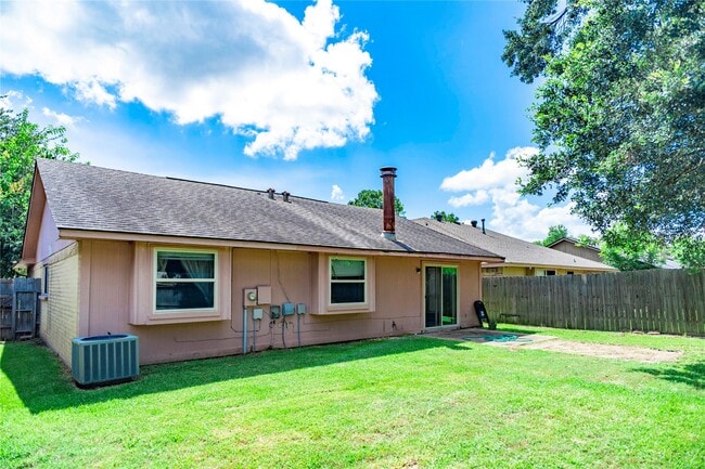Building Photo - 17003 Enchanted Cir W