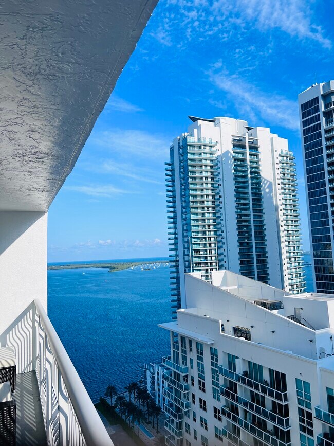 Building Photo - 1200 Brickell Bay Dr