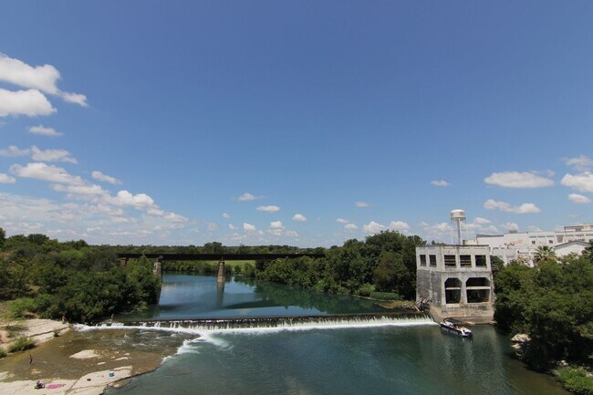 Building Photo - 727 Gristmill Dr