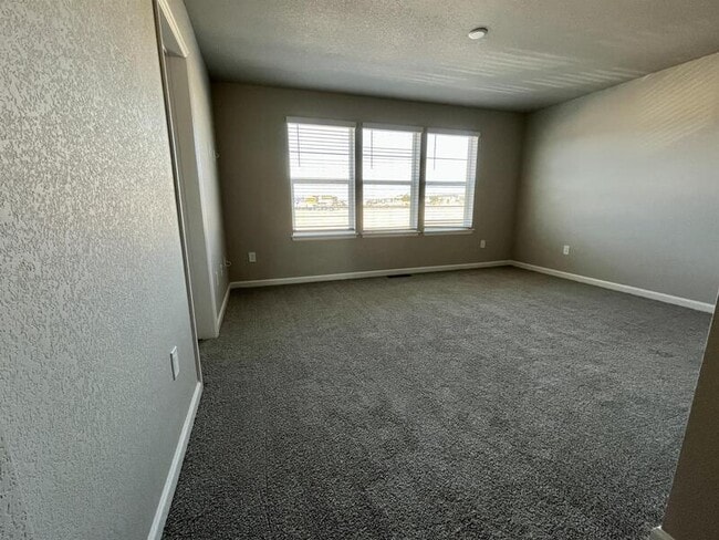 Building Photo - 1581 Spring Water Pt