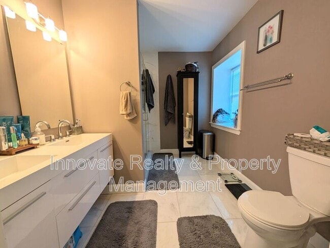 Building Photo - 6519 Lincoln Dr