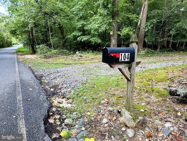 Building Photo - 104 Delphi Rd