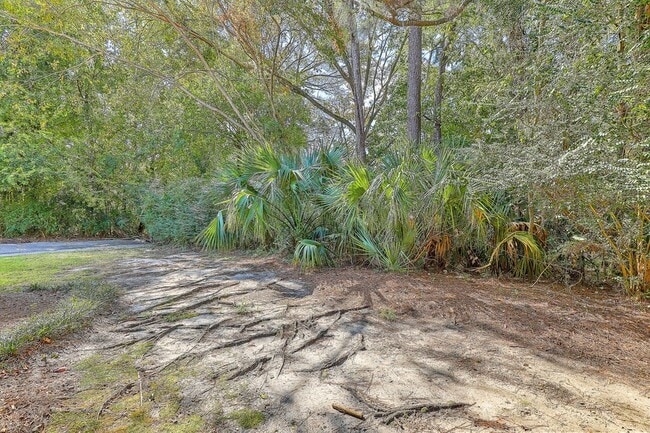 Building Photo - 2162 Bees Ferry Rd