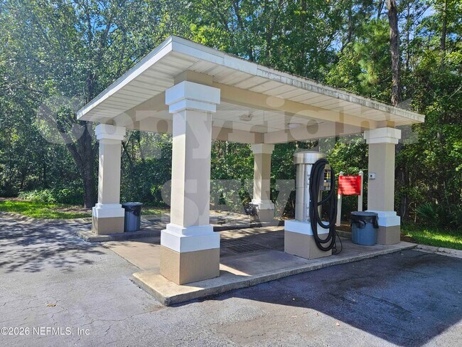 Building Photo - 10550 Baymeadows Rd