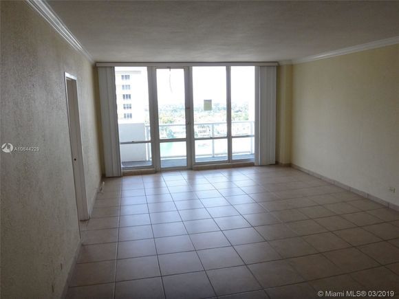 Building Photo - 5601 Collins Ave