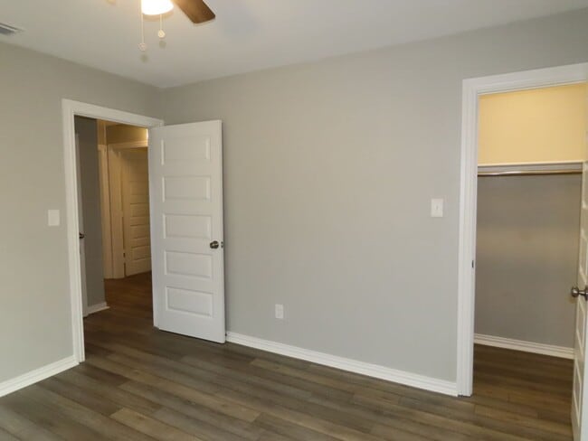 Building Photo - Newly Remodeled 4BR/1BA in Forest Hills Neighborhood