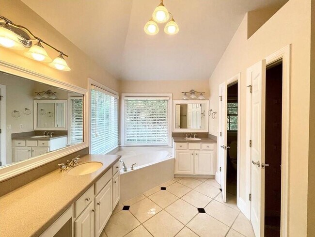 Building Photo - 455 Wembley Cir