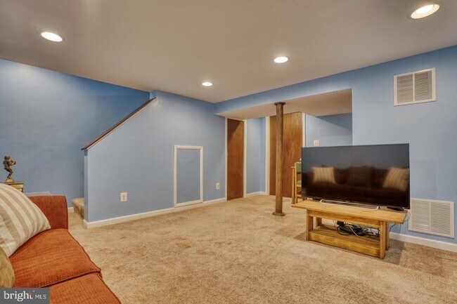 Building Photo - 8307 Pleasant Plains Rd
