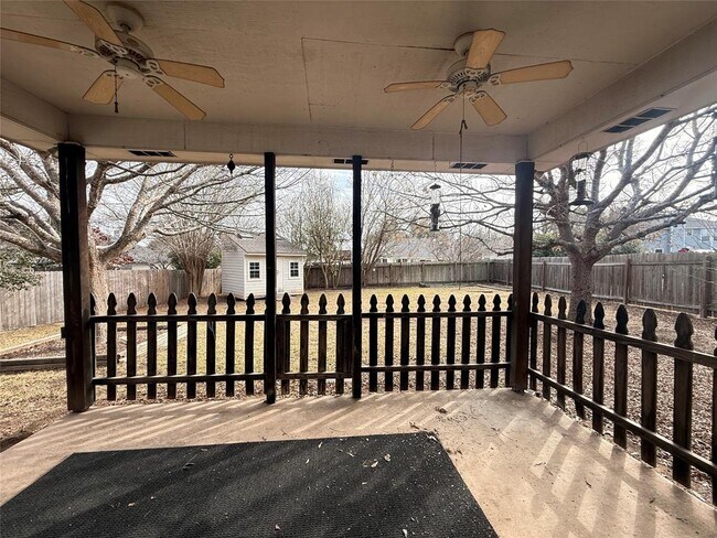 Building Photo - 708 Spring Brook Ln