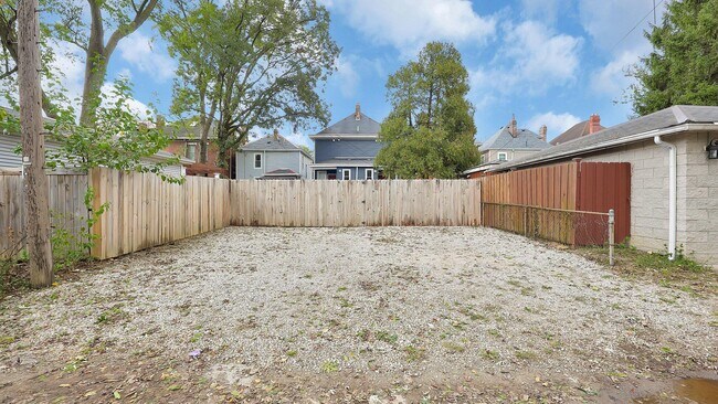 Building Photo - 739 Wilson Ave