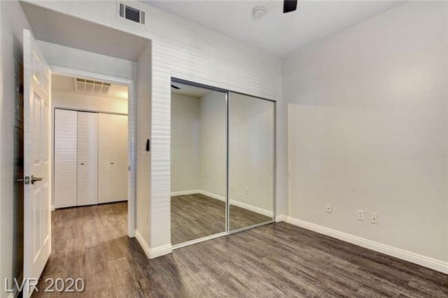 Building Photo - Gorgeous 2bedoom condo ready for immediate move-in!