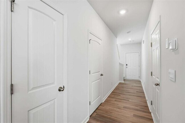 Building Photo - 5971 Skylar Dr