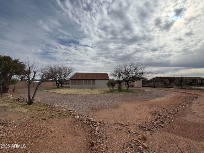 Building Photo - 5342 S San Pedro Ave