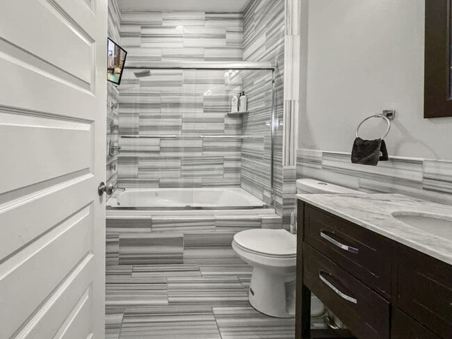 Building Photo - 1401 N 5th St