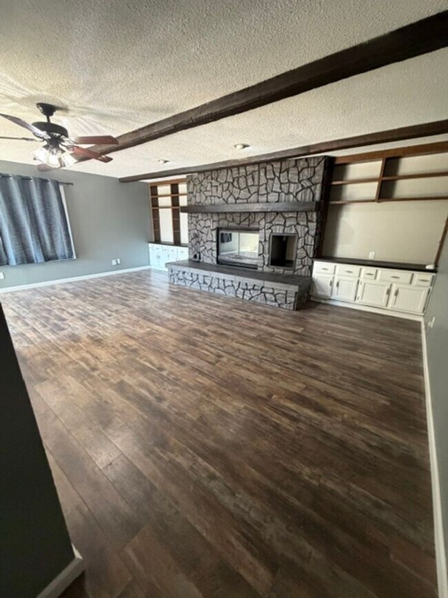 Building Photo - Central Davenport 4 Bedroom House