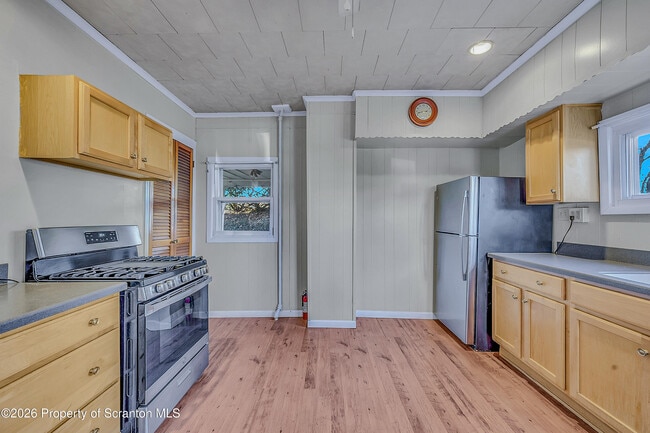 Building Photo - 331 Cherry St