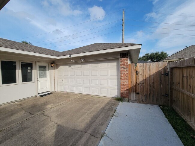 Building Photo - The perfect place to come home to! This be...