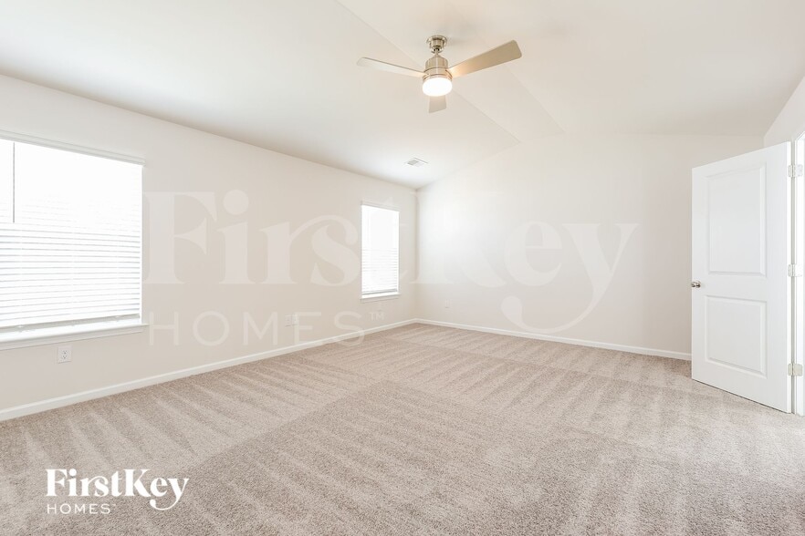 Building Photo - 302 Stonefence Dr