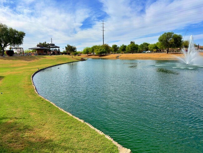 Building Photo - 737 E Charlevoix Ave