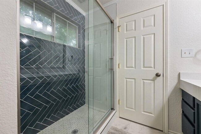 Building Photo - 4501 Whispering Valley Dr