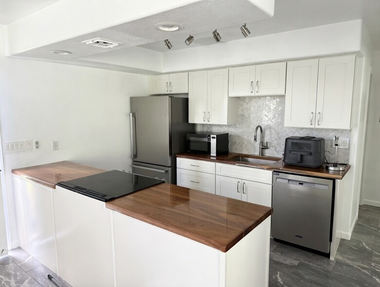 Building Photo - 74-5051 Malia Pl