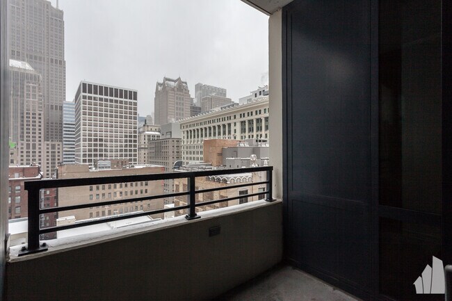 Building Photo - 235 W Van Buren St