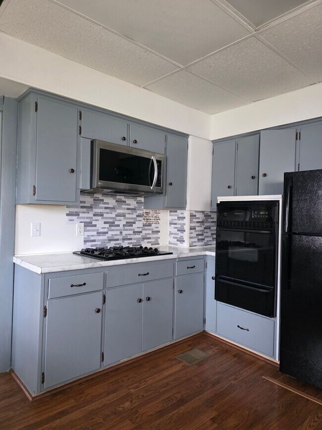 Building Photo - Three Bedroom Single Family Home in Toledo