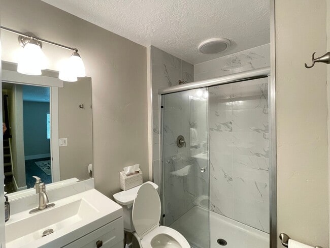 Building Photo - Great Daybreak Home Available!