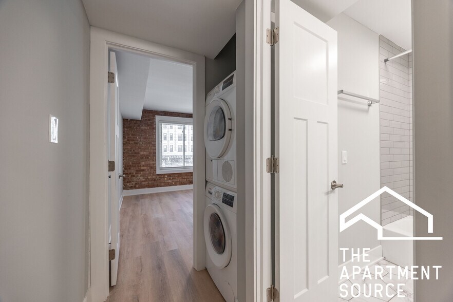 Building Photo - 1214 N La Salle Dr