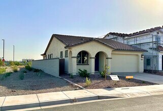 Building Photo - Fantastic 10 month new Taylor Morrison hom...