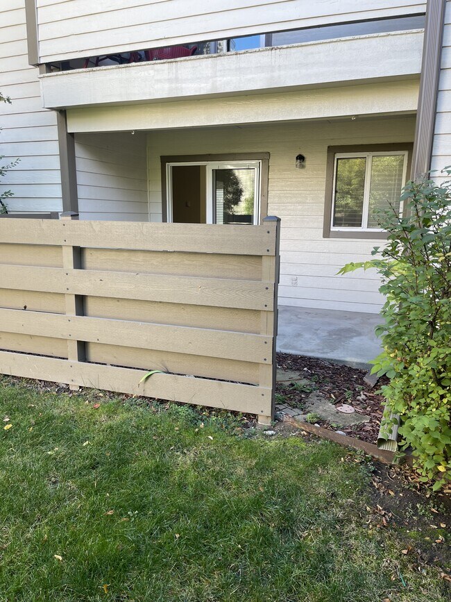 Building Photo - 3465 Lochwood Dr
