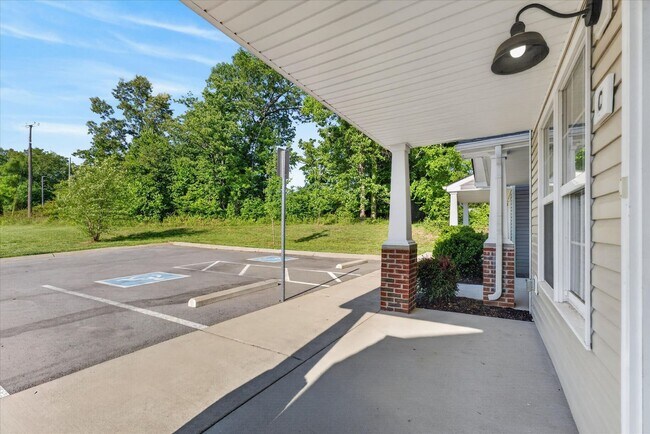 Building Photo - The Stowe Court Dog Friendly Condo for rent!