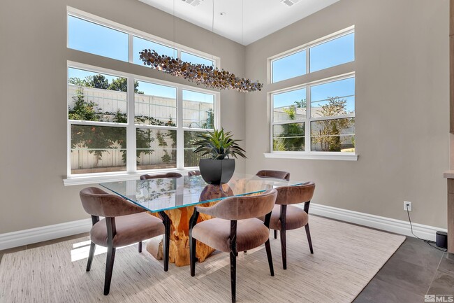Building Photo - 724 W Pleasant Oak Trl