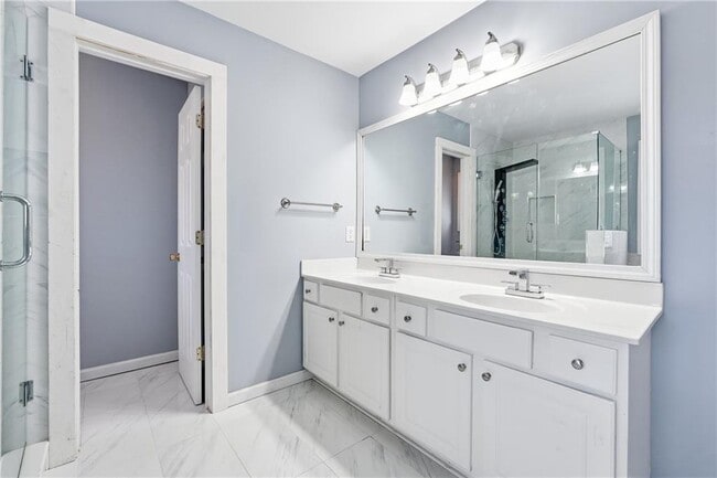 Building Photo - 5440 Village View Ln SW