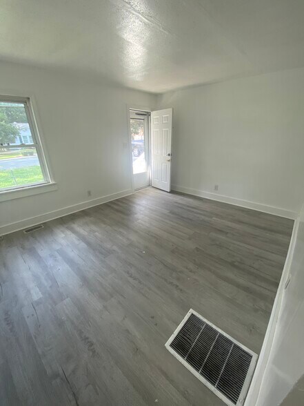 Building Photo - 2401 Celia Ave