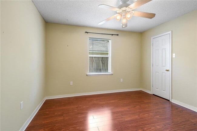 Building Photo - 1044 Breckenridge Dr