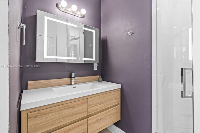 Building Photo - 3220 NW 4th Ct