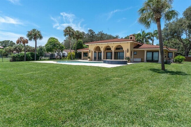 Building Photo - 5810 Bahama Shores Dr S