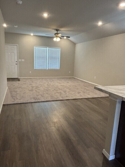 Building Photo - 1075 S Nighthawk Ln