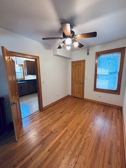 Back Bedroom - 2318 W Diversey Ave