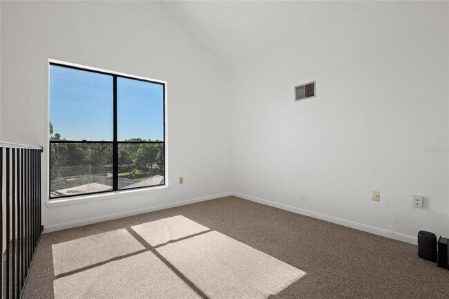 Building Photo - 3127 W Sligh Ave