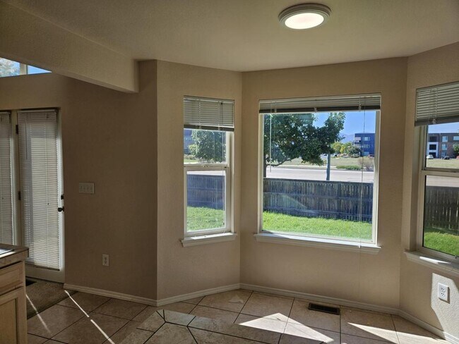 Building Photo - 3653 Sunflower Cir